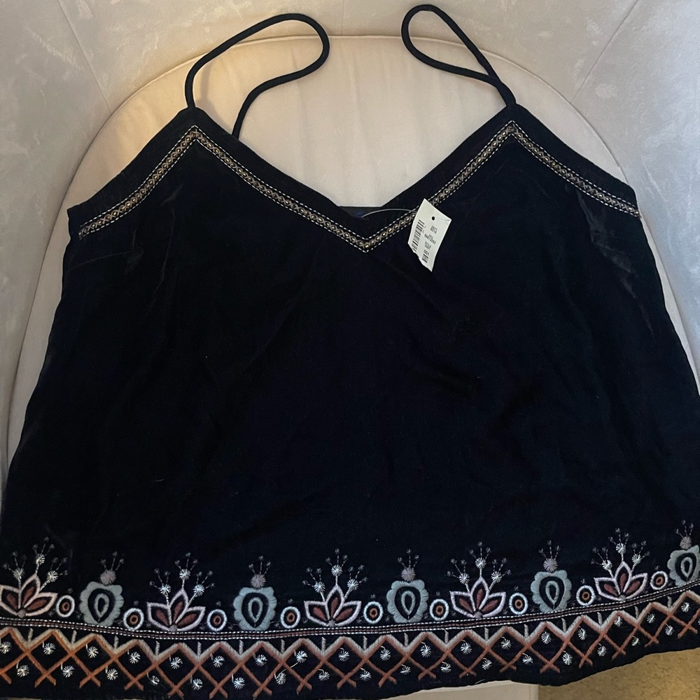 Aeropostale embroidered dressy tank! Size medium NWT